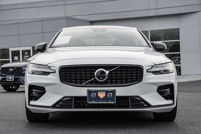 Used 2024 Volvo S60 B5 Plus image 2