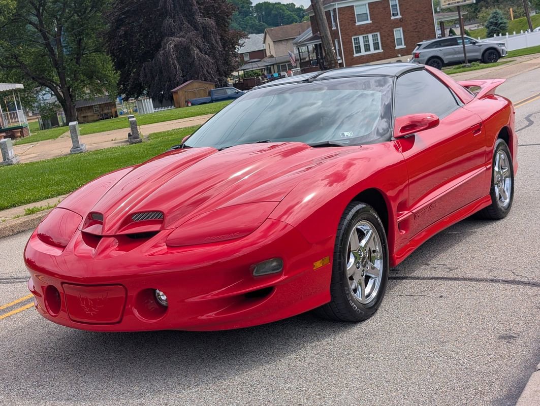 Used 1999 Pontiac Firebird Formula w/ Security Pkg RWD image 13