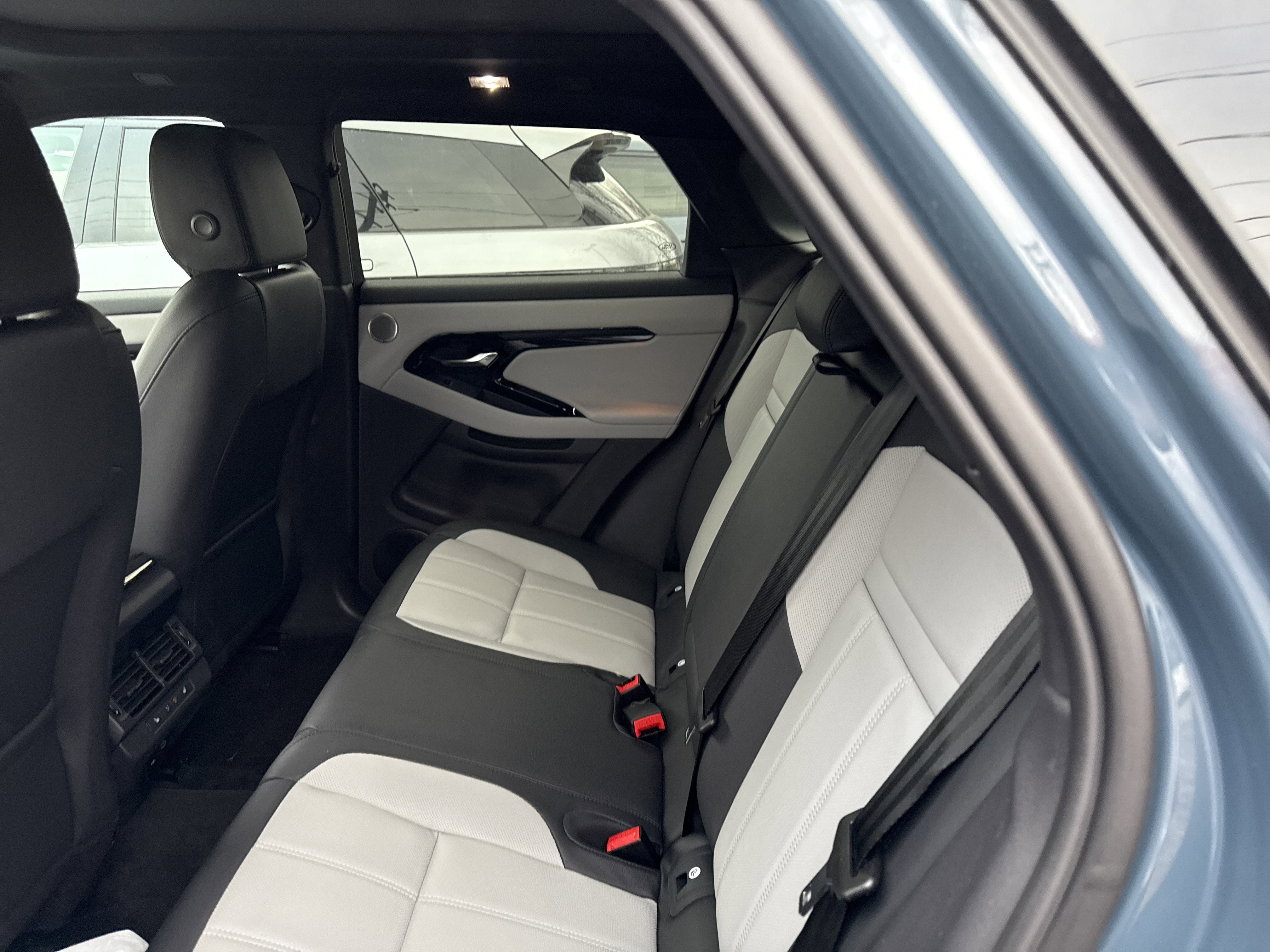 New 2026 Land Rover Range Rover Evoque Dynamic SE image 8