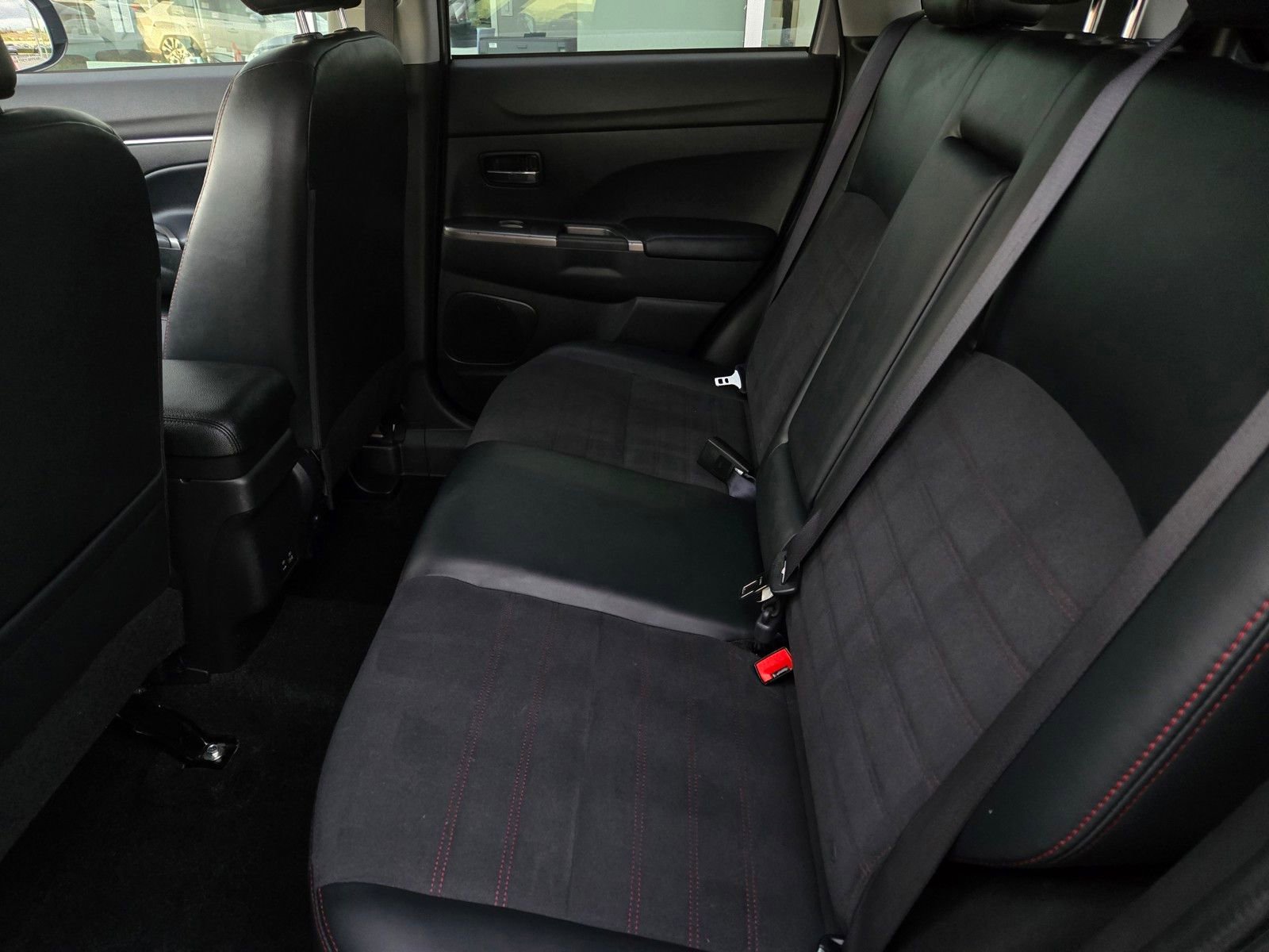 Used 2024 Mitsubishi Outlander Sport SE image 11