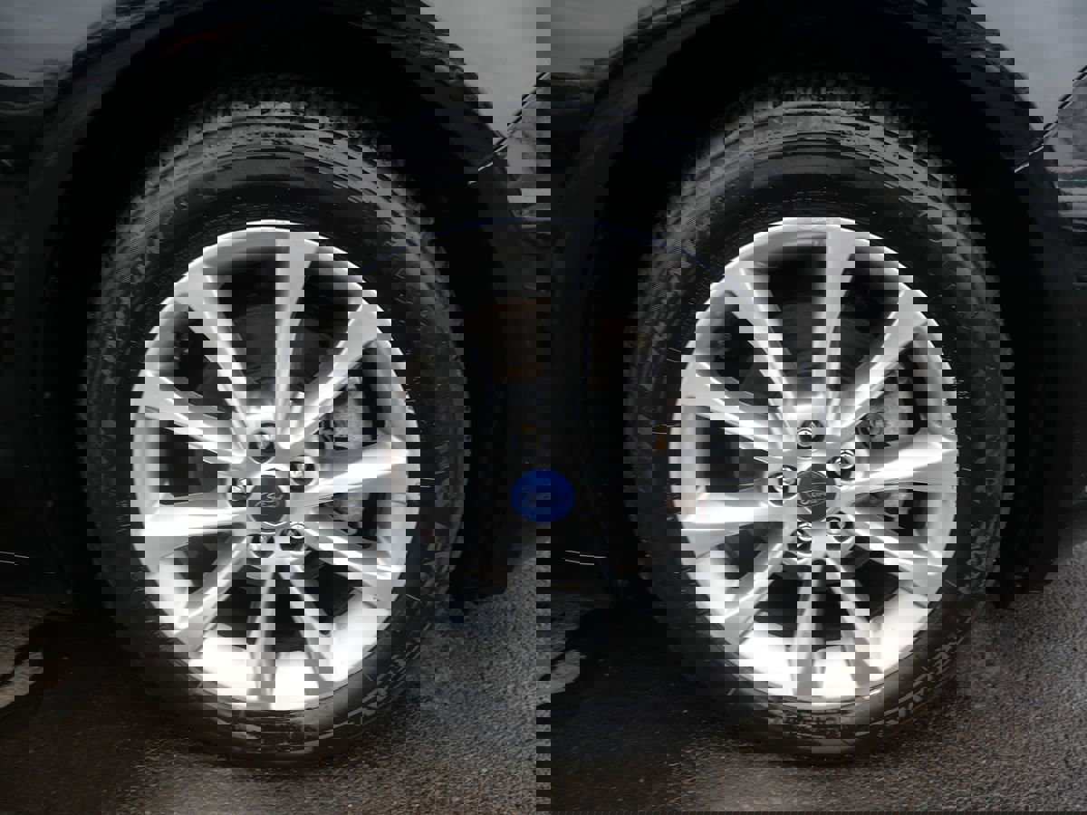 Used 2017 Ford Fusion SE w/ Fusion SE Technology Package image 32