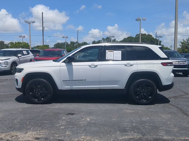 Used 2023 Jeep Grand Cherokee Altitude RWD image 9