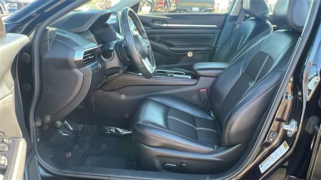 Used 2023 Nissan Altima 2.5 SR image 17