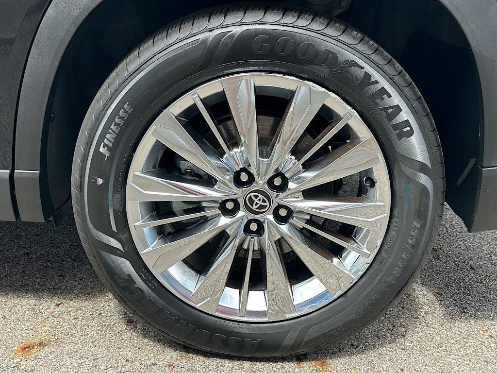 Certified 2025 Toyota Grand Highlander AWD image 29