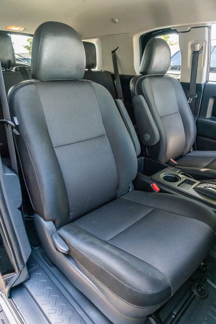 Used 2014 Toyota FJ Cruiser 4WD w/ Upgrade Package image 40