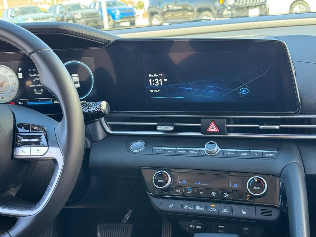 Used 2025 Hyundai Elantra Limited image 19