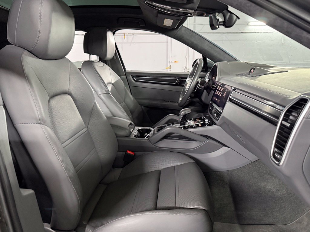 Used 2022 Porsche Cayenne GTS AWD/4WD image 30