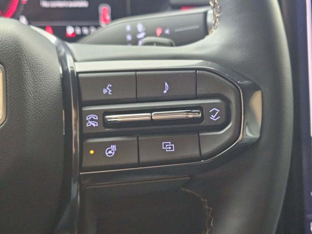 Used 2025 GMC Acadia AT4 image 23