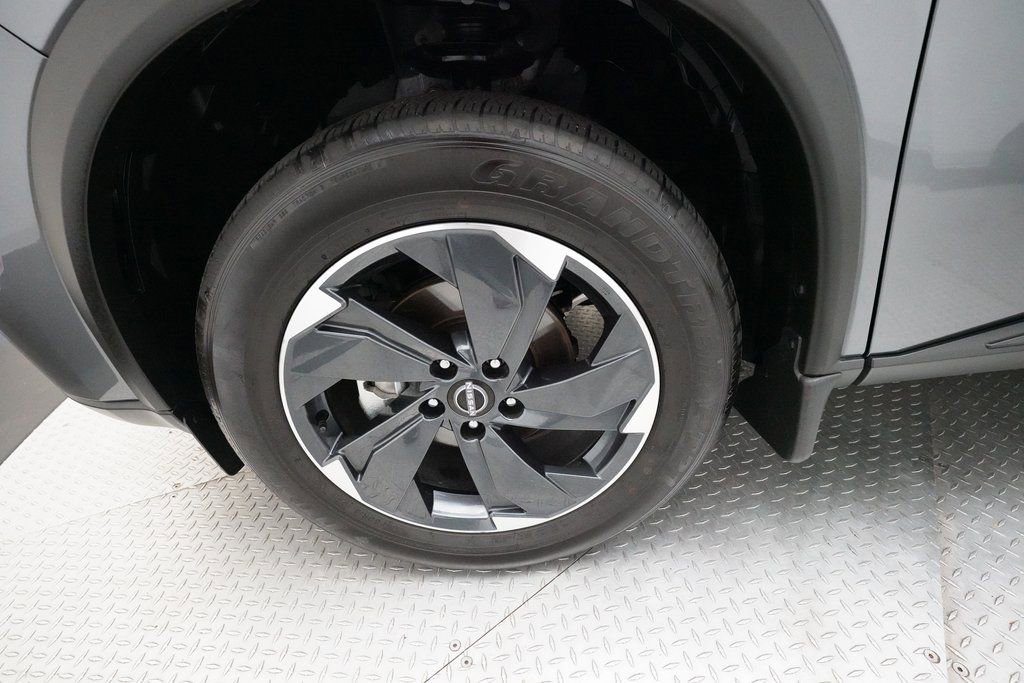 Used 2024 Nissan Rogue SV w/ SV Premium Package image 27