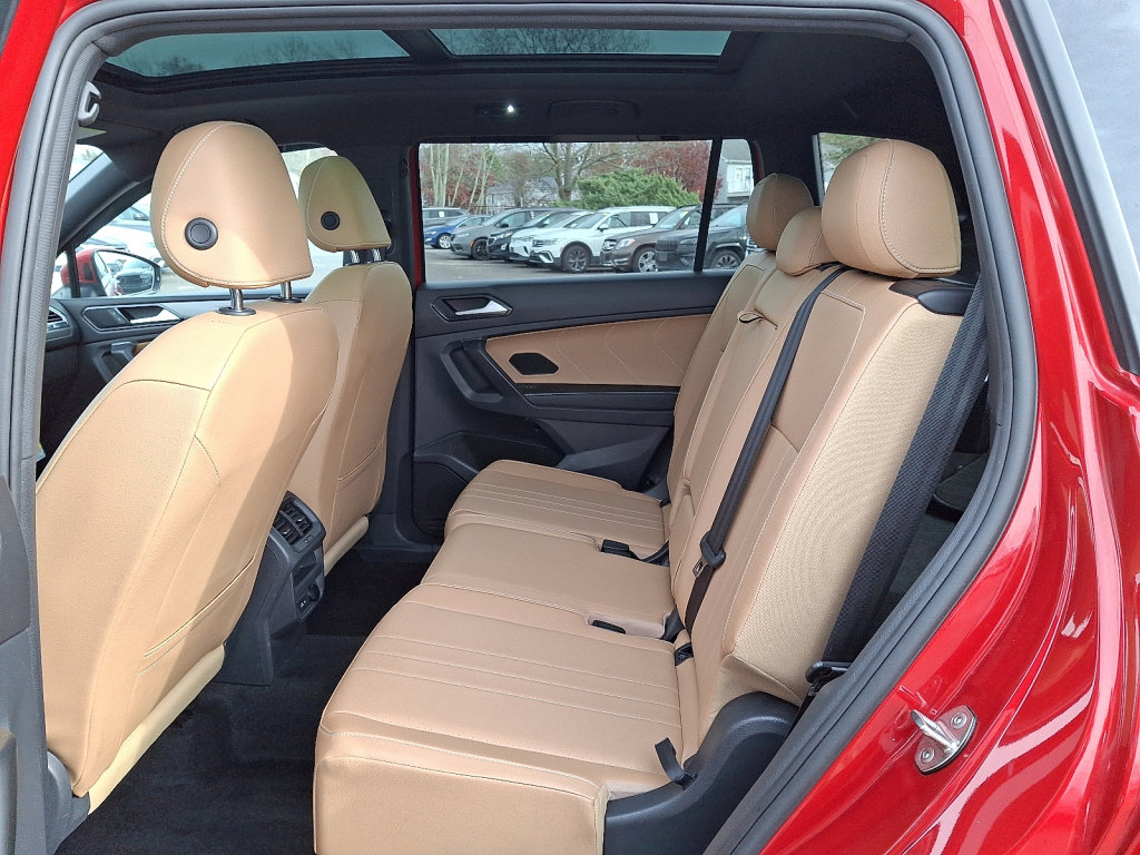 Used 2023 Volkswagen Tiguan SE w/ Panoramic Sunroof Package image 19