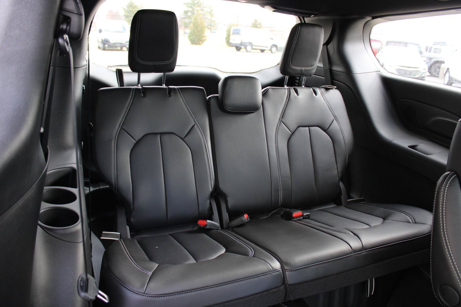New 2026 Chrysler Pacifica Select FWD image 28