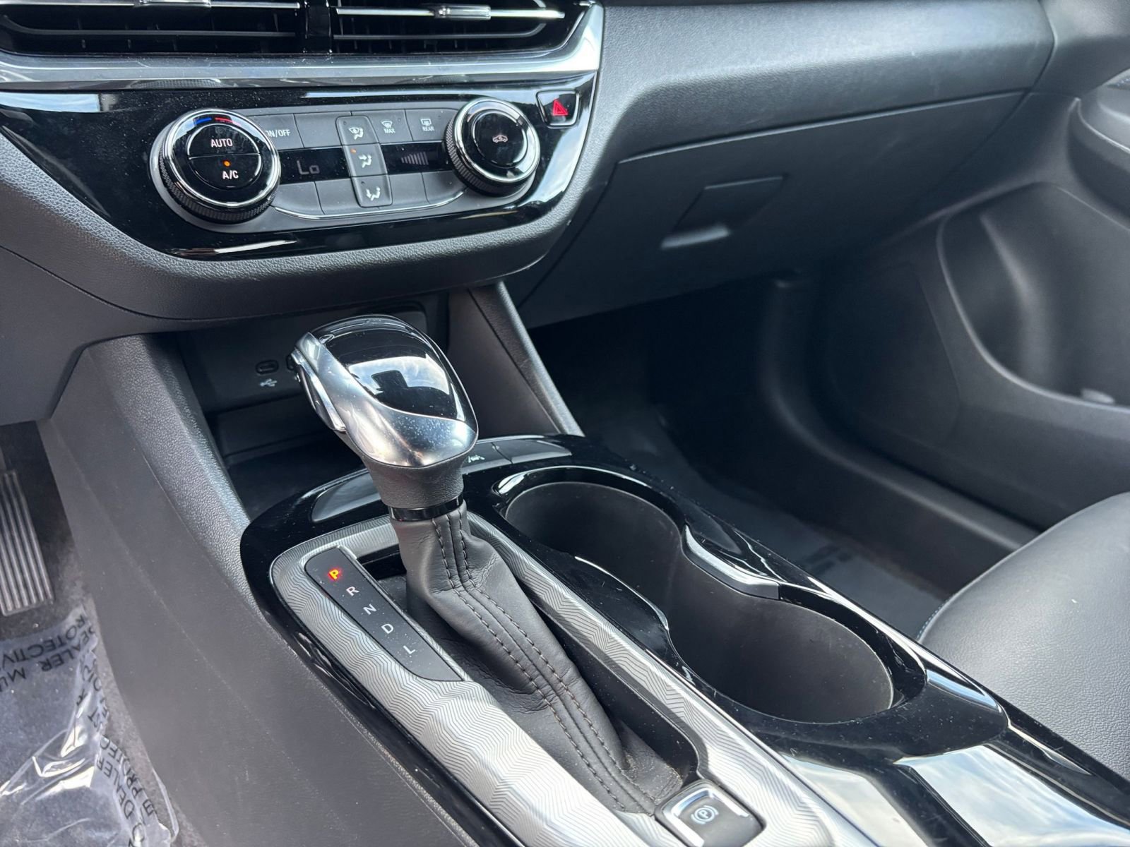 Used 2025 Buick Envista Sport Touring image 40