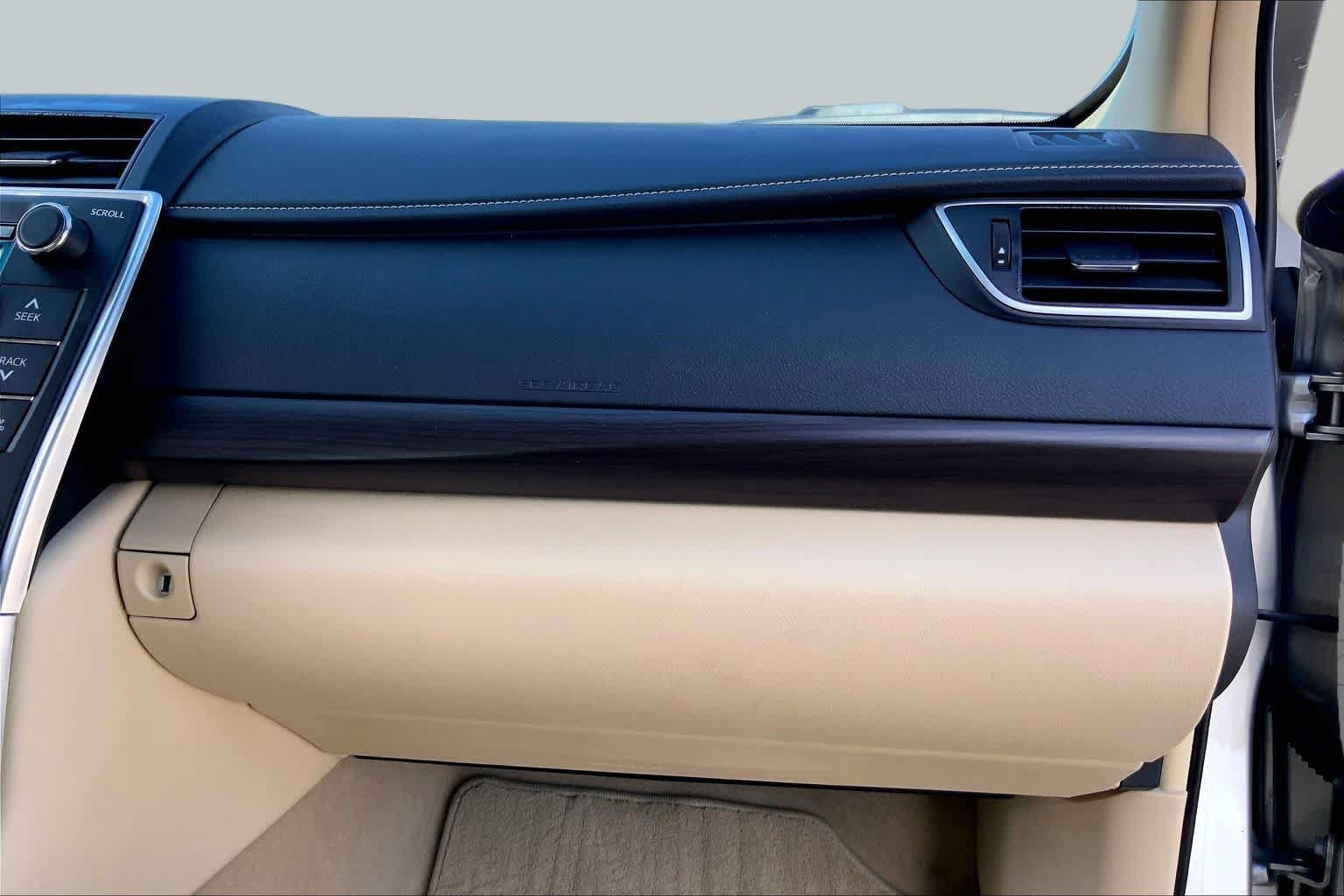 Used 2017 Toyota Camry XLE w/ Moonroof Package FWD image 18