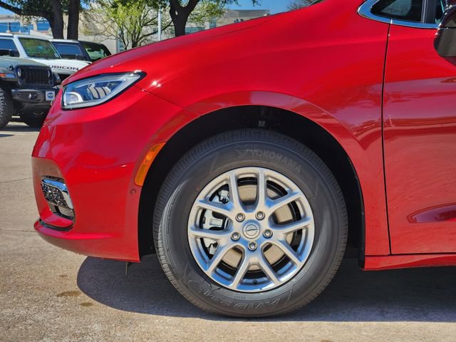 New 2026 Chrysler Pacifica Select image 6