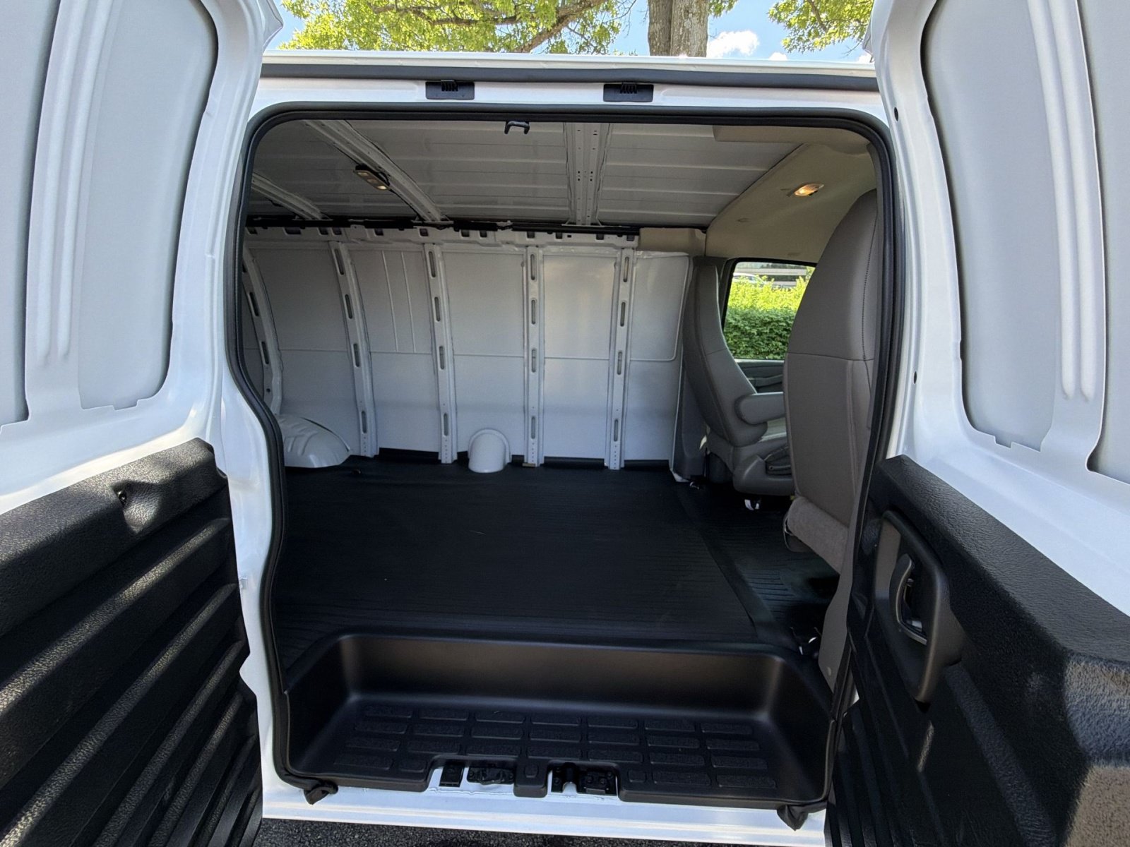New 2026 GMC Savana 3500 Extended w/ Driver Convenience Package RWD image 23