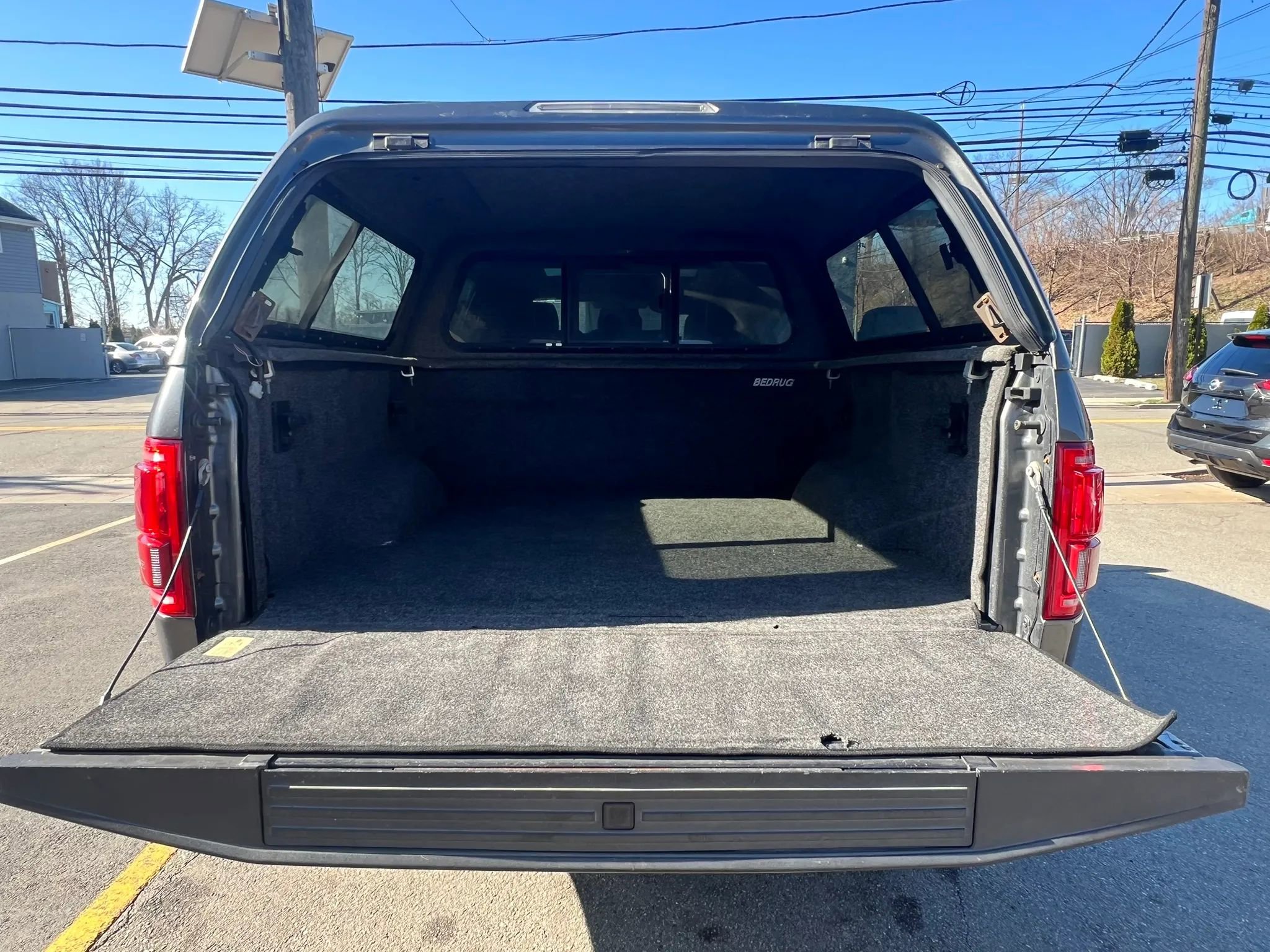 Used 2015 Ford F150 Platinum w/ Equipment Group 701A Luxury image 9