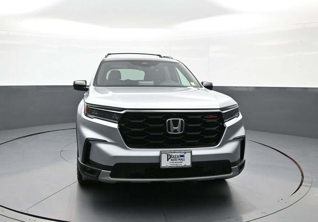 Used 2025 Honda Pilot TrailSport image 2