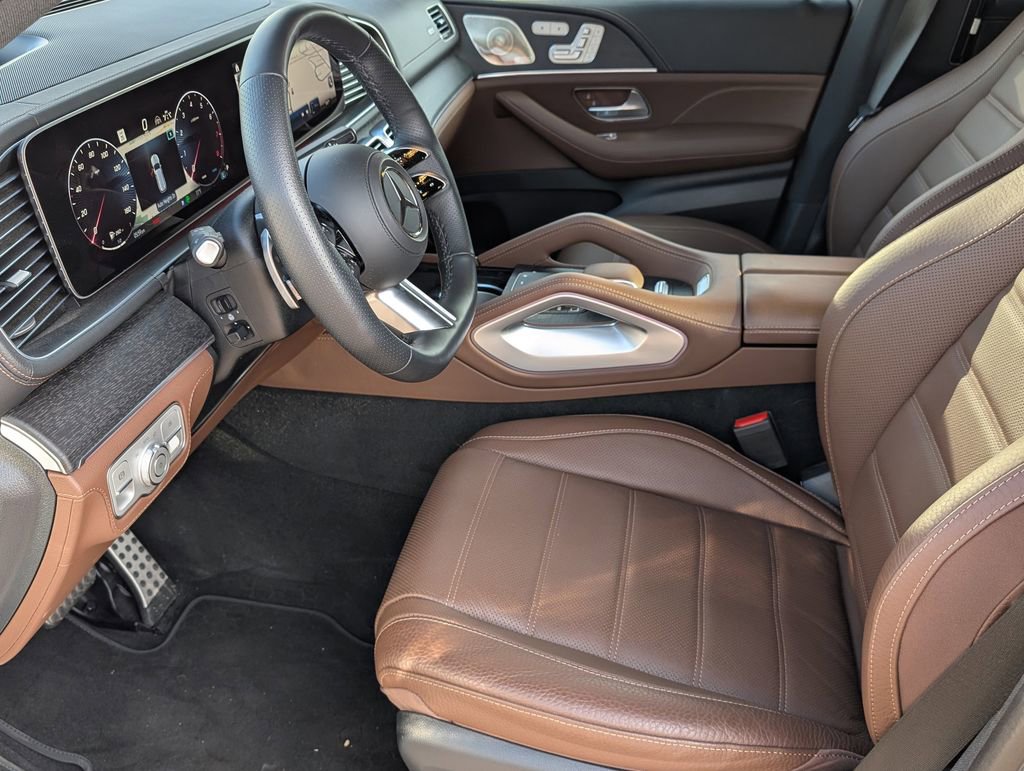 Used 2025 Mercedes-Benz GLS 580 4MATIC image 11