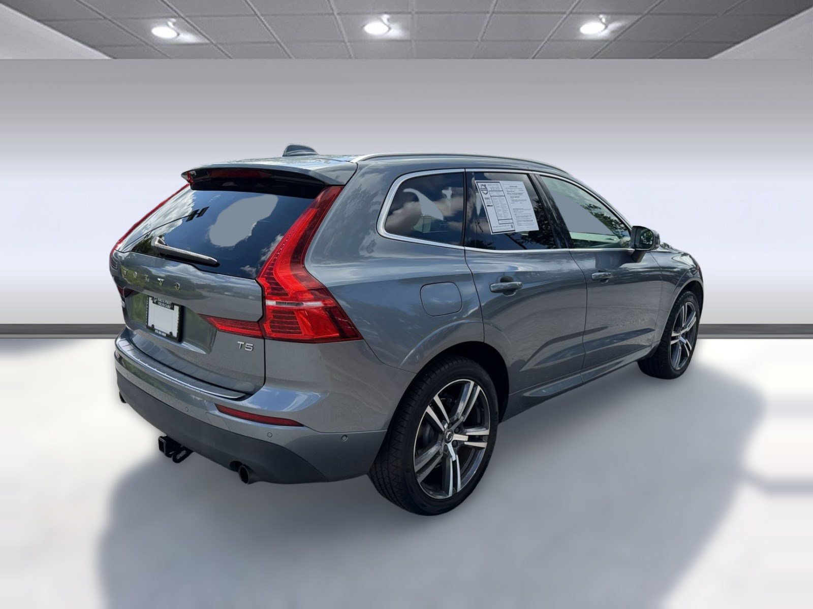 Used 2019 Volvo XC60 T5 Momentum w/ Premium Package FWD image 9
