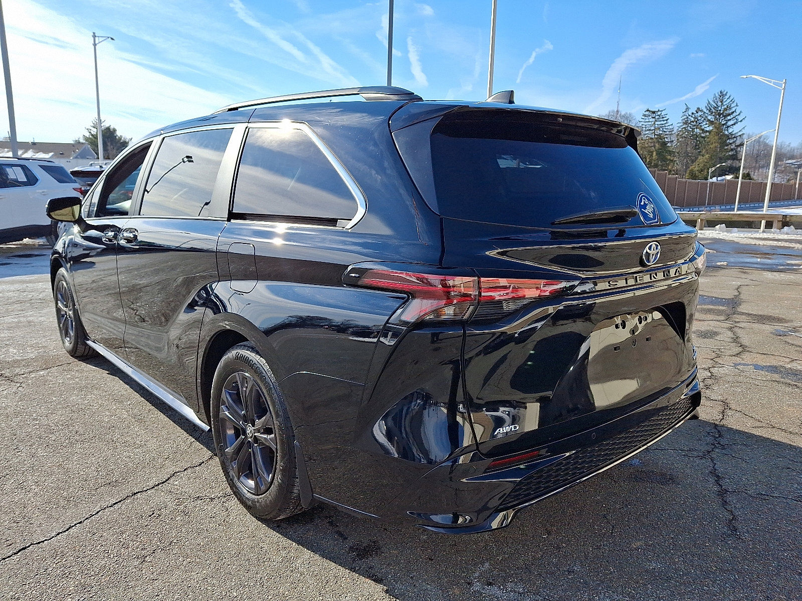 Used 2024 Toyota Sienna XSE w/ XSE Plus Package image 6