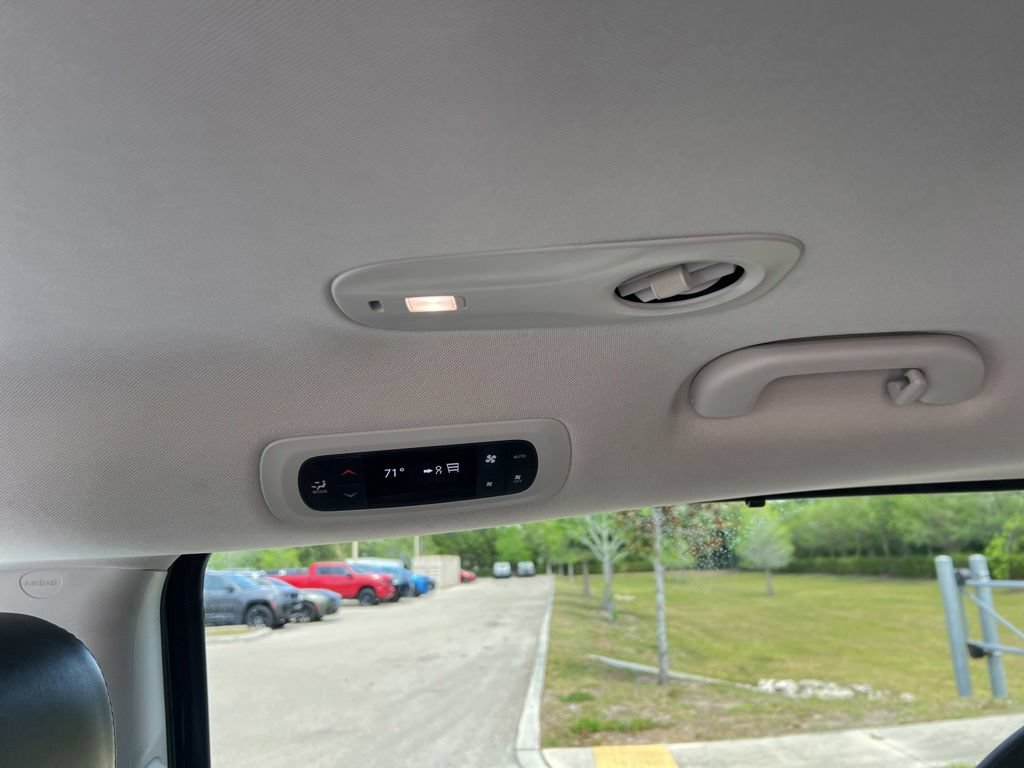 Certified 2023 Chrysler Pacifica Touring-L FWD image 49