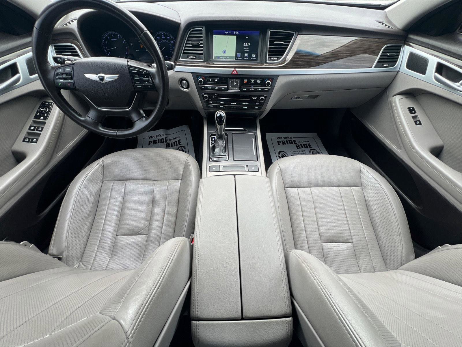 Used 2016 Hyundai Genesis 3.8 RWD image 6