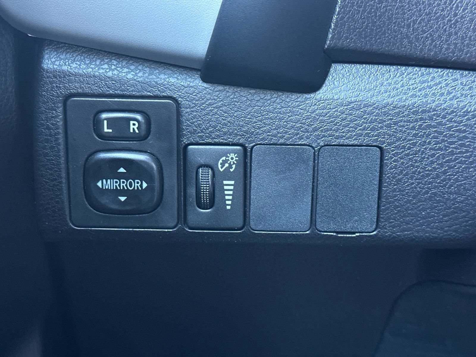Used 2019 Toyota Corolla LE FWD image 27