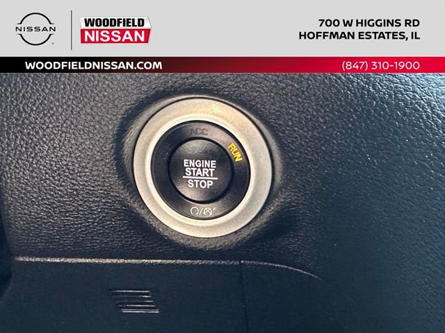 Used 2025 Chrysler Pacifica Select image 40