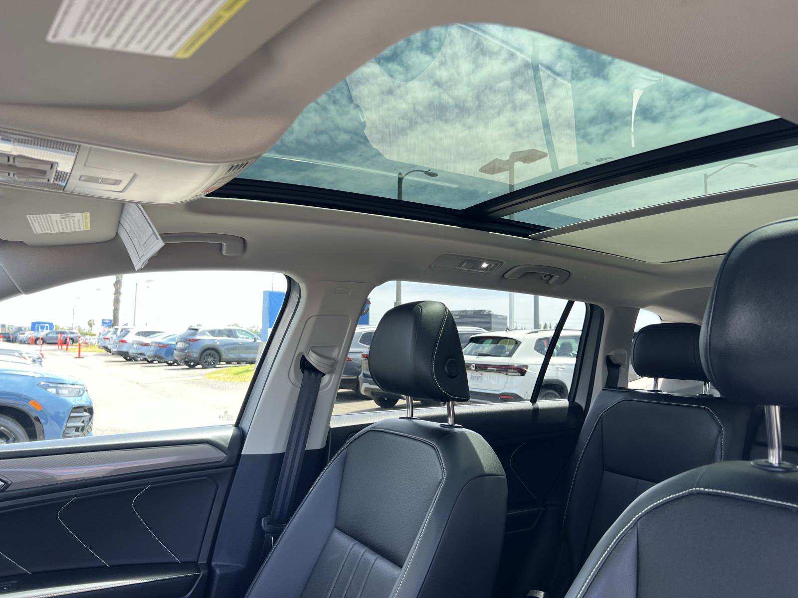 Certified 2023 Volkswagen Tiguan SE w/ Panoramic Sunroof Package FWD image 19