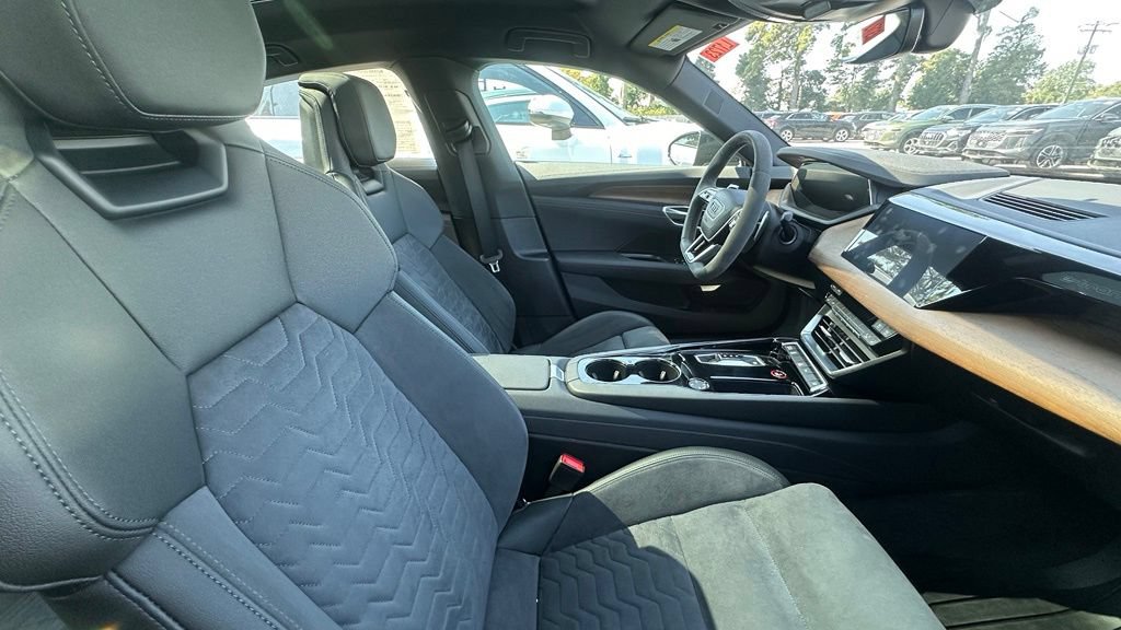 Used 2023 Audi e-tron GT Premium Plus AWD/4WD image 4