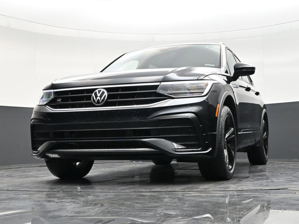 Used 2023 Volkswagen Tiguan SE R-Line image 27