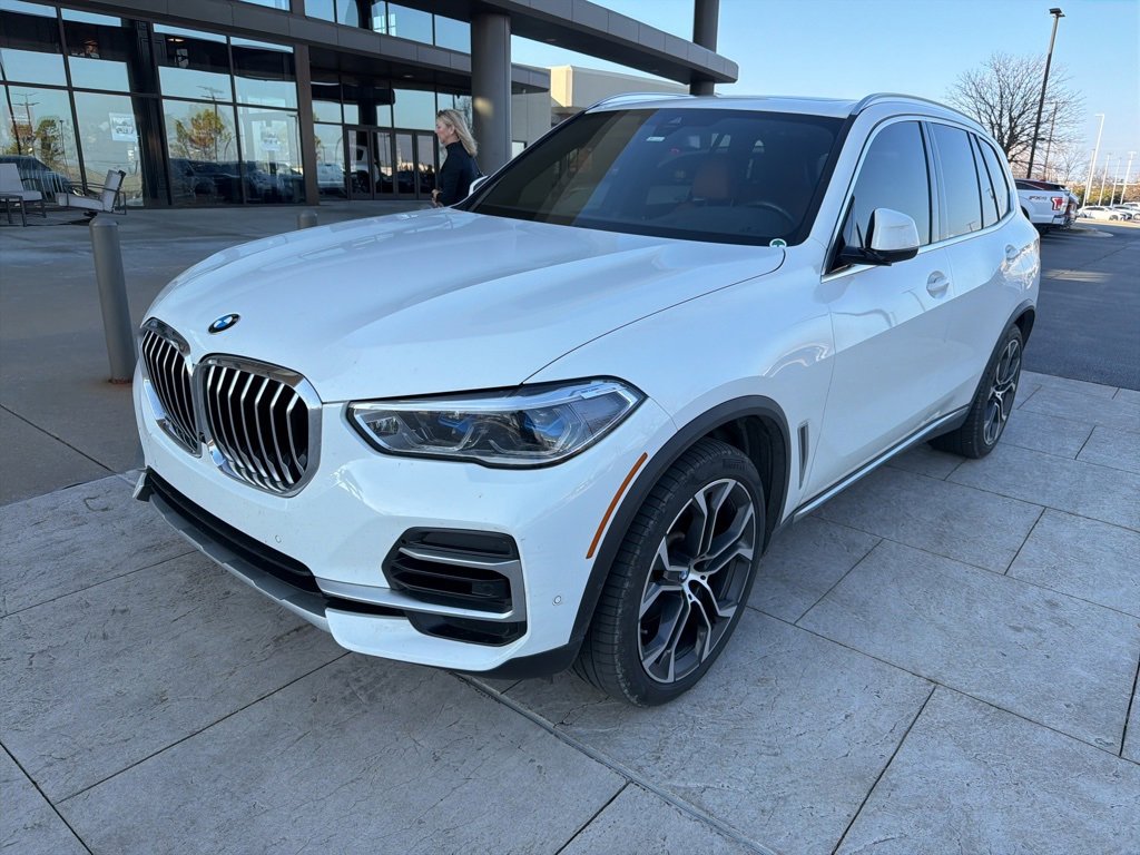 Used 2023 BMW X5 xDrive40i w/ Executive Package image 2