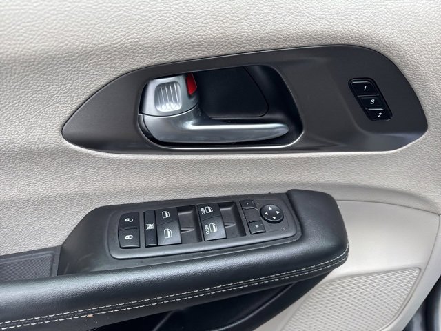Used 2024 Chrysler Pacifica Select image 20