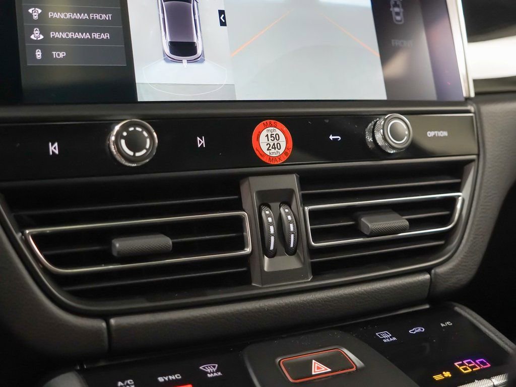 Certified 2025 Porsche Macan image 32