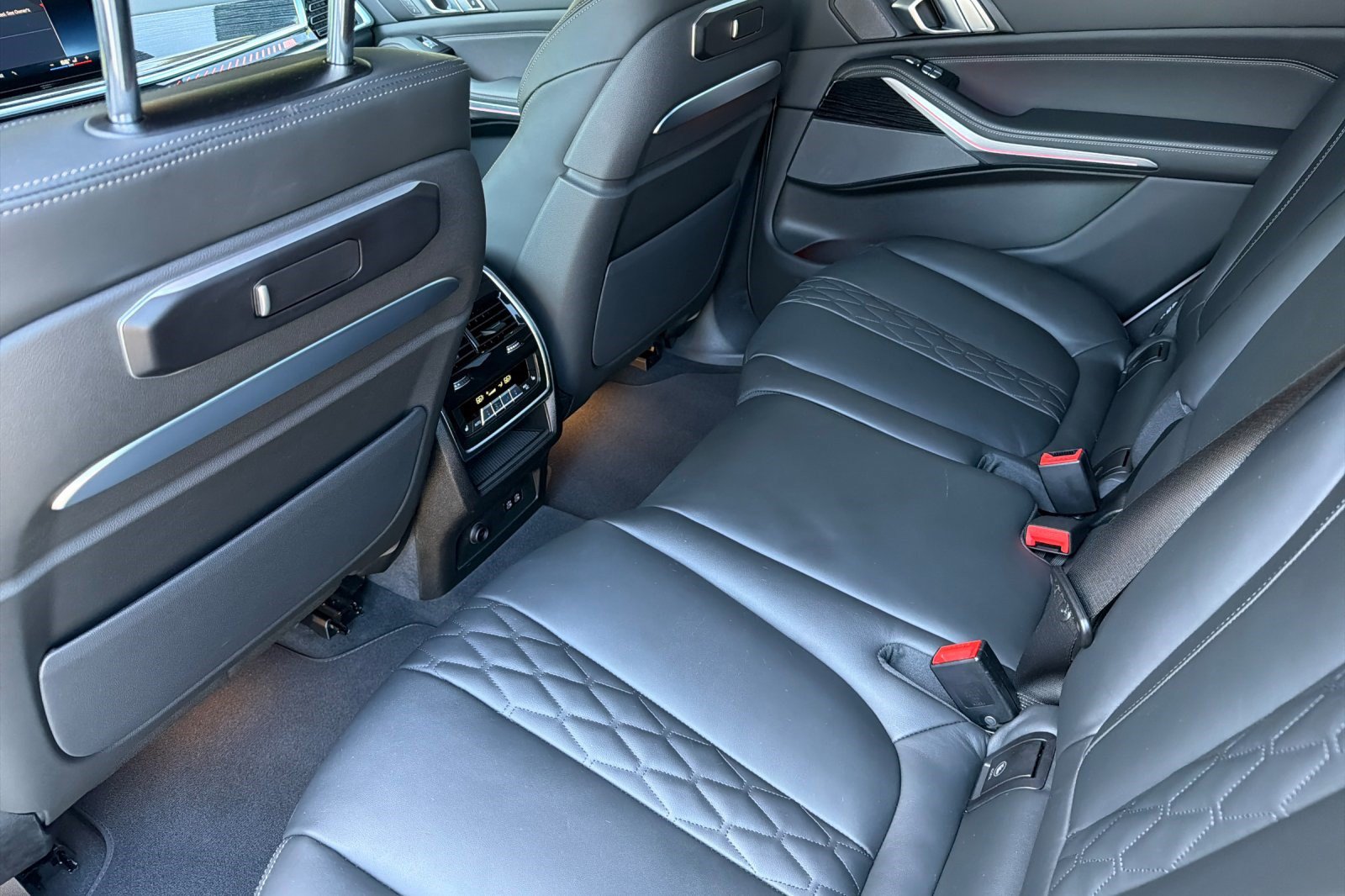 Used 2025 BMW X7 M60i AWD/4WD image 15