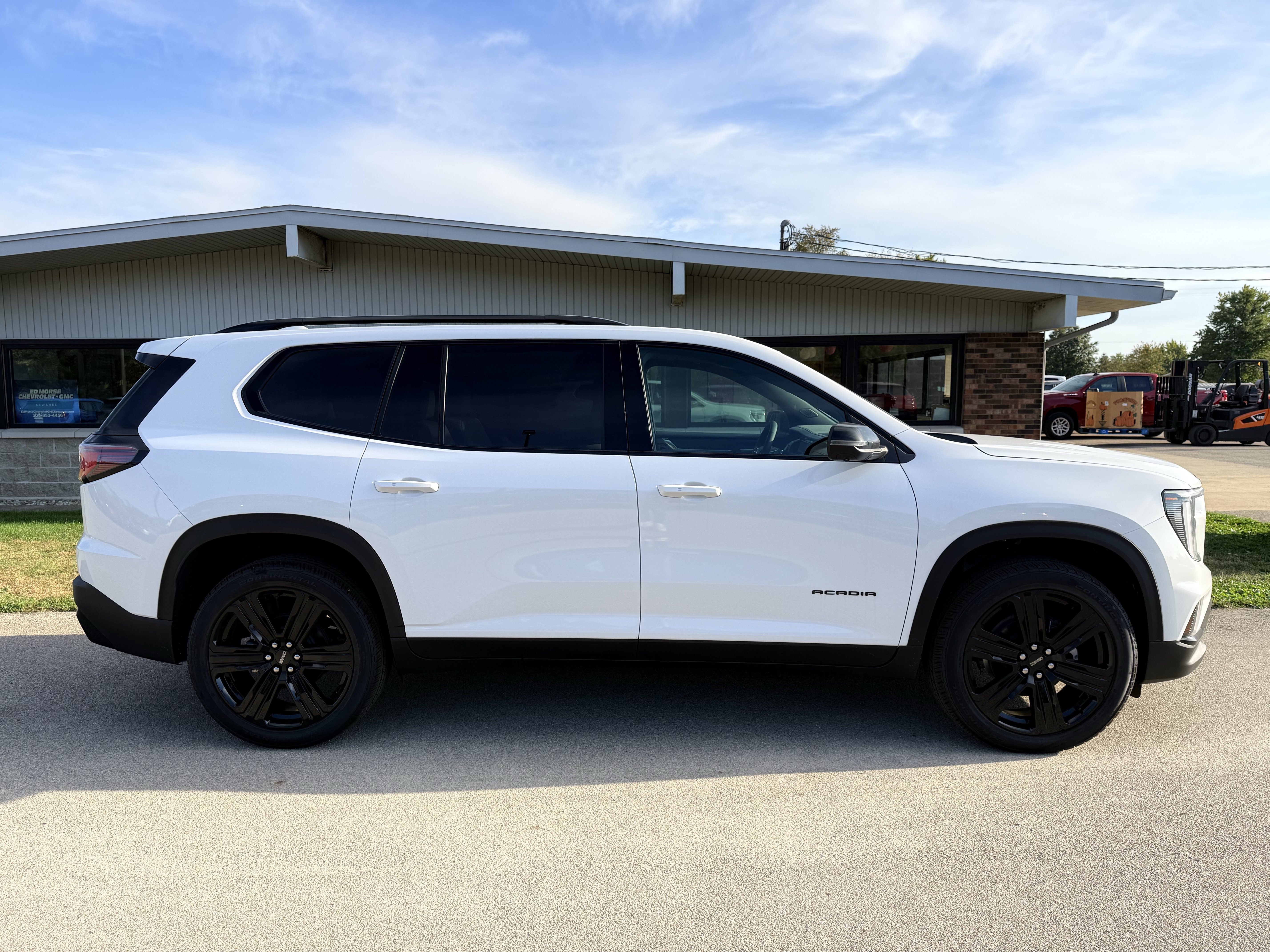 New 2025 GMC Acadia Elevation w/ Elevation Premium Package AWD/4WD image 6