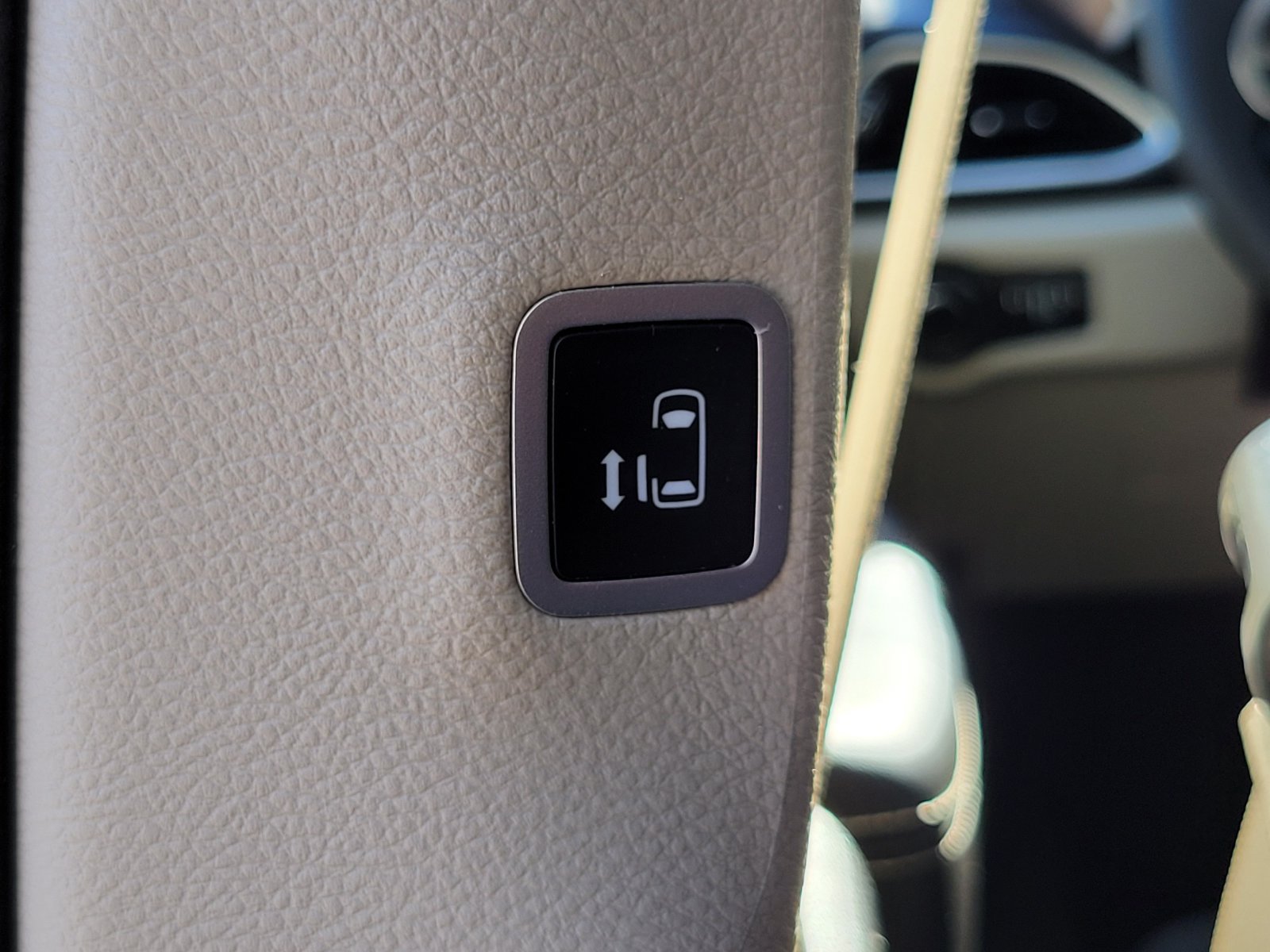 Used 2024 Chrysler Voyager LX FWD image 27