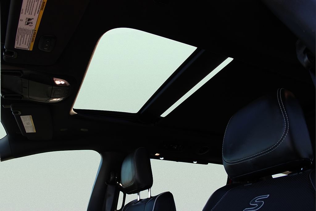 Used 2025 Chrysler Pacifica Limited image 18