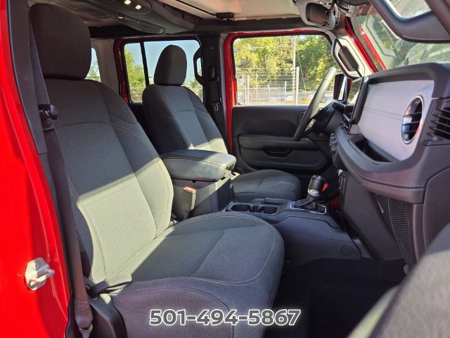 Used 2024 Jeep Wrangler Unlimited Sahara AWD/4WD image 15