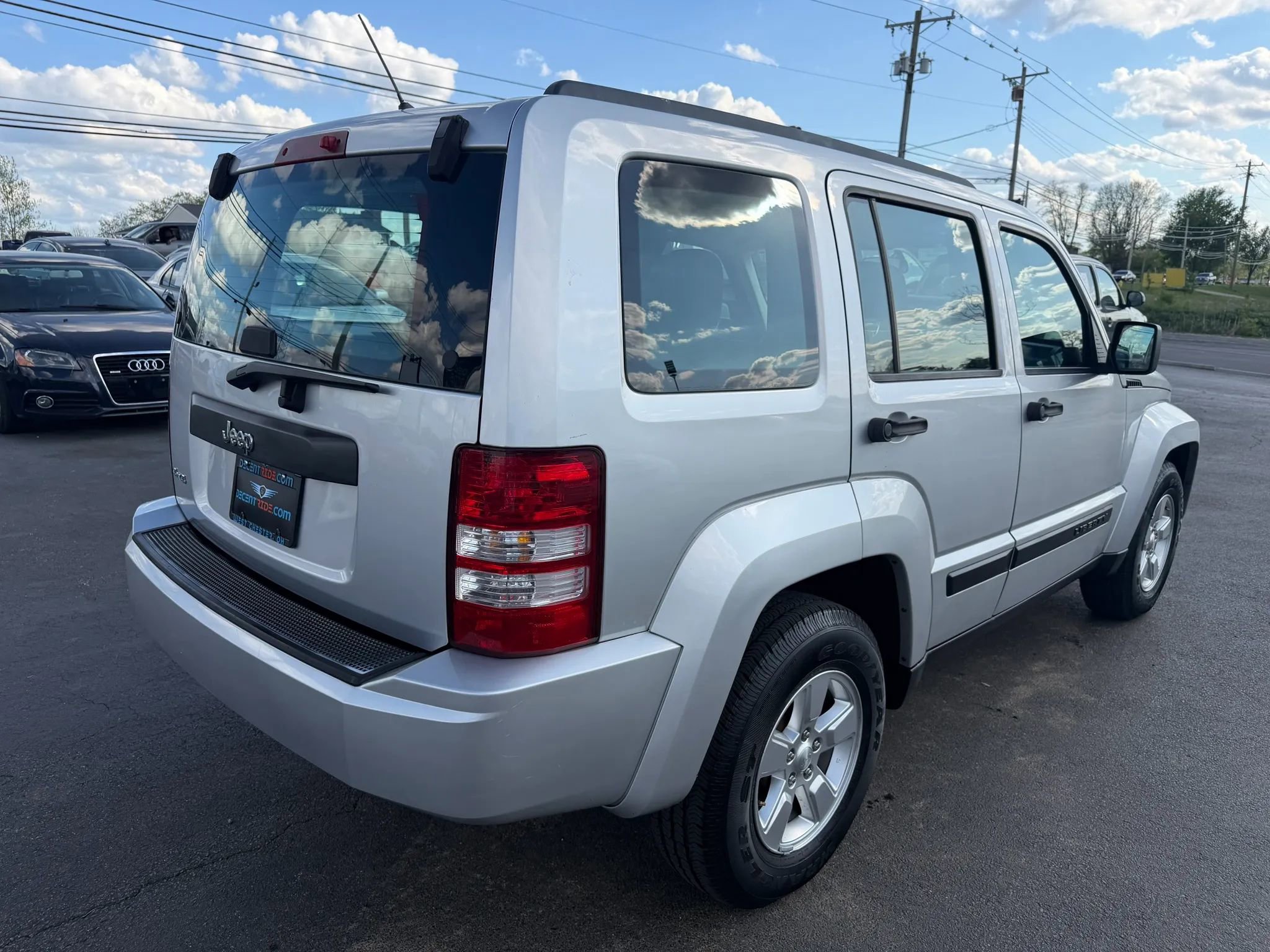 Used 2011 Jeep Liberty Sport AWD/4WD image 3