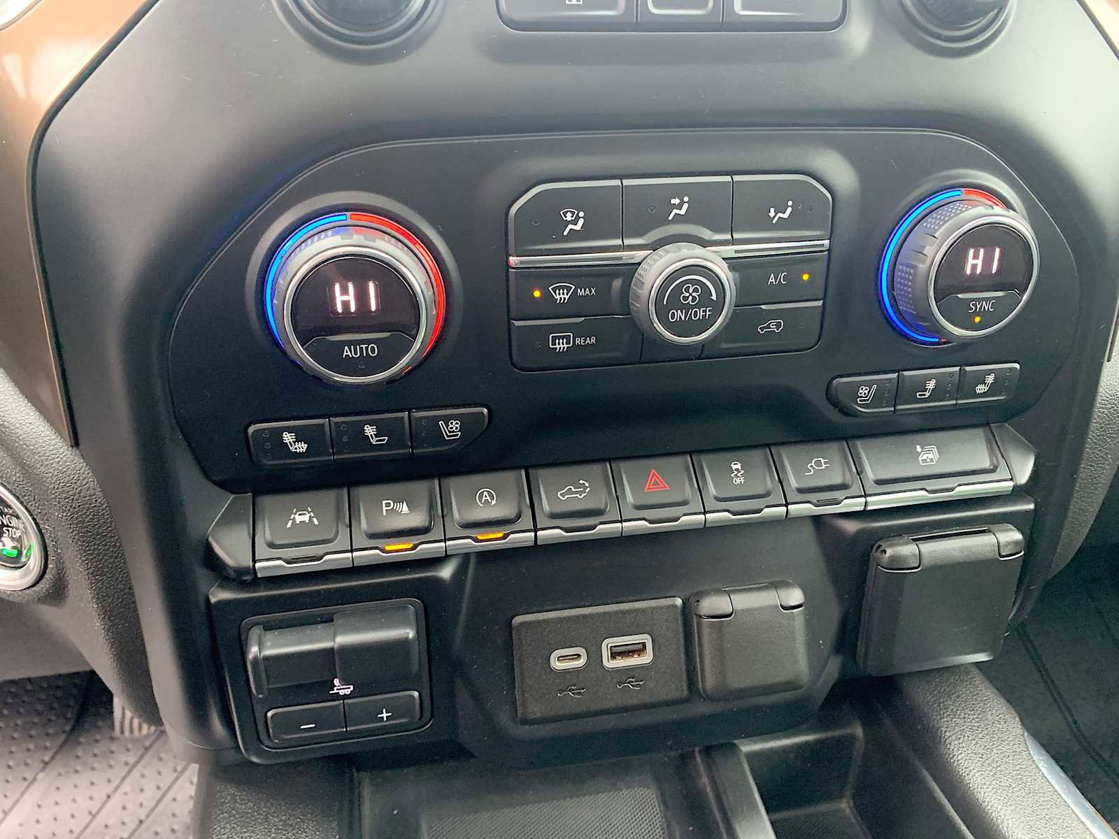 Certified 2019 Chevrolet Silverado 1500 High Country w/ Technology Package image 18