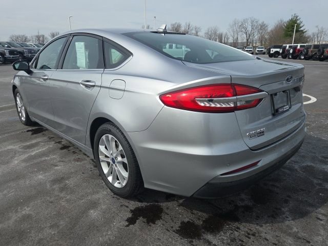 Used 2020 Ford Fusion SE FWD image 11