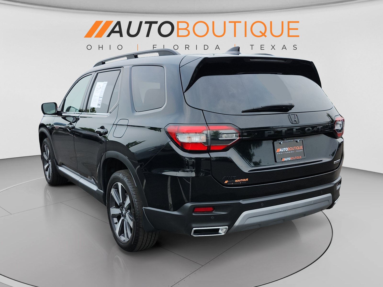 Used 2023 Honda Pilot Touring image 3