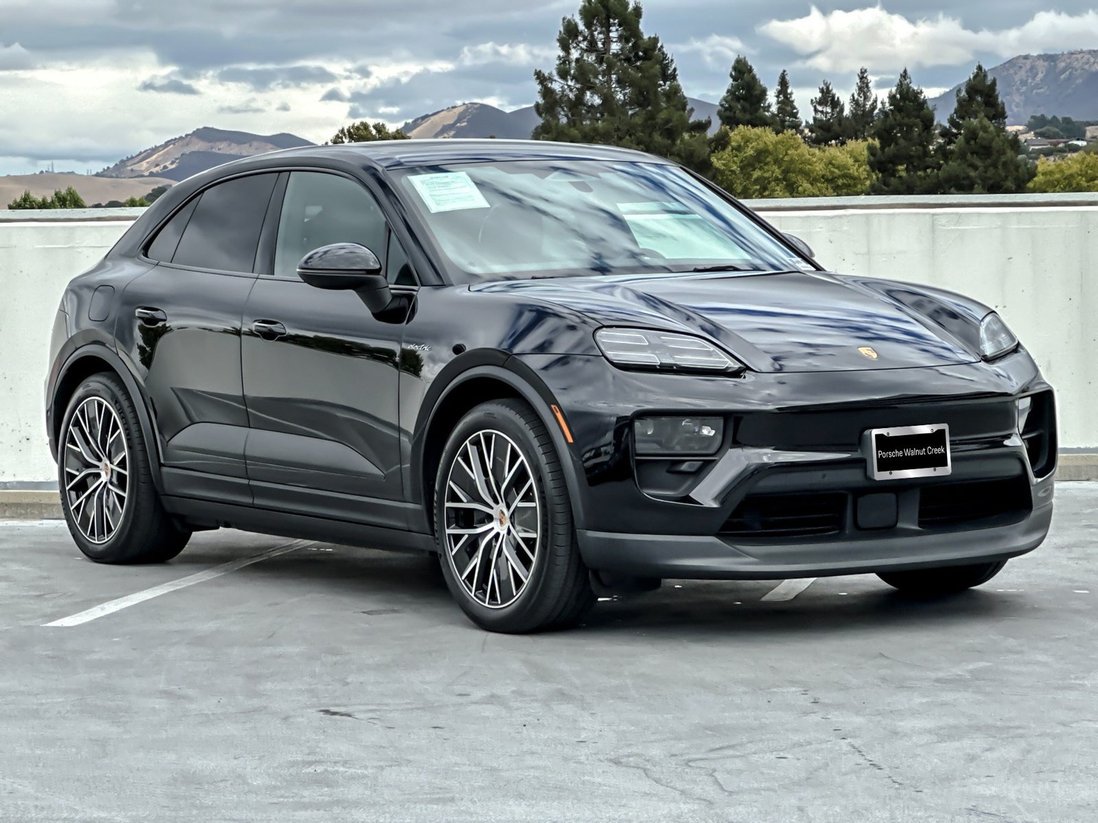 Used 2025 Porsche Macan 4S Electric AWD/4WD image 11