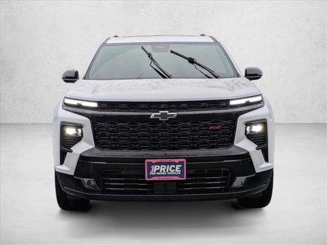 Used 2025 Chevrolet Traverse RS image 2