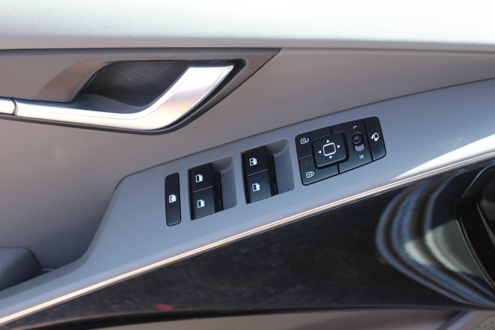 Certified 2024 Kia Niro EX Touring FWD image 15