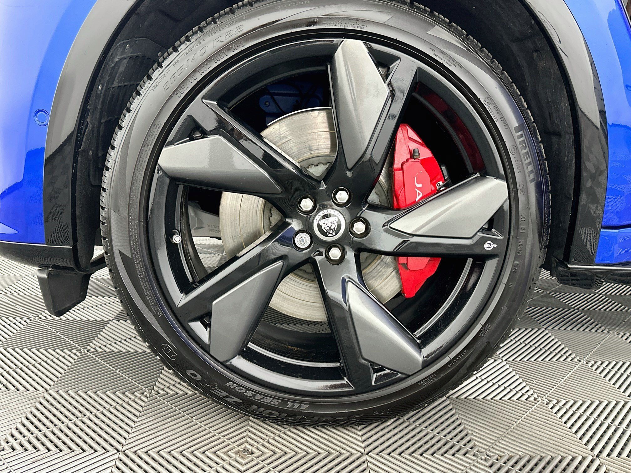 Used 2025 Jaguar F-PACE SVR AWD/4WD image 36
