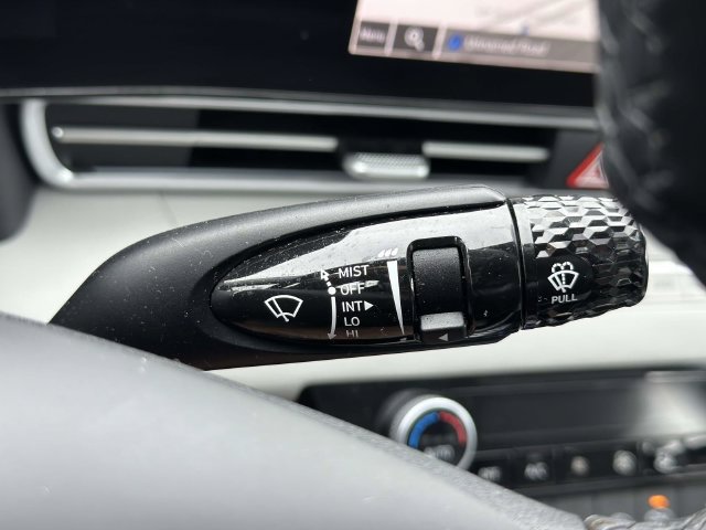 Used 2021 Hyundai Elantra Limited FWD image 27