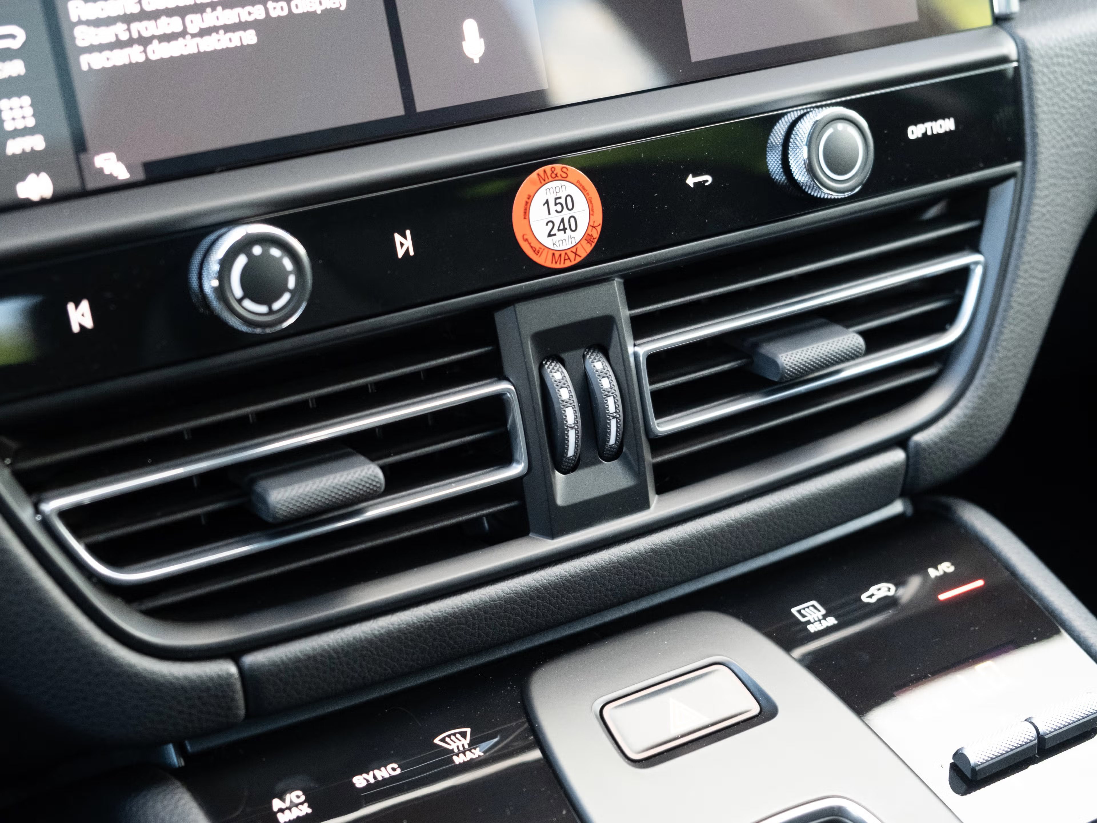 Certified 2025 Porsche Macan image 19