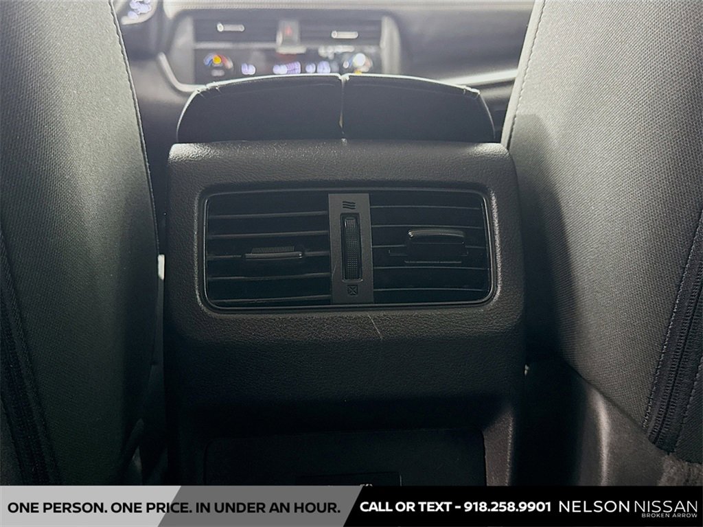 Used 2023 Nissan Rogue SV image 23